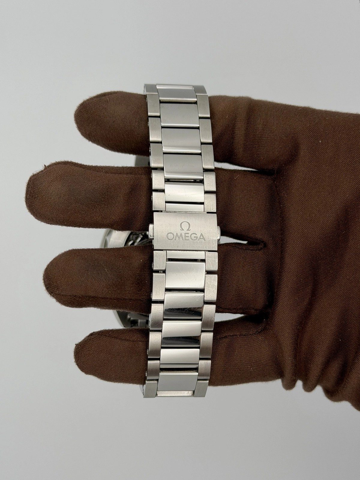 OMEGA 2024 Omega Seamaster Aqua Terra GMT Worldtimer 43mm Steel 220.10.43.22.03.002