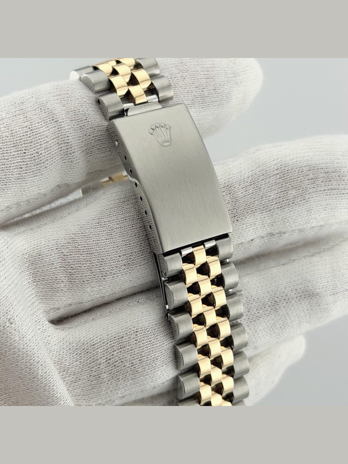 Rolex Date 1500 34mm Silver Dial 18k Yellow Gold Stainless Steel Jubilee