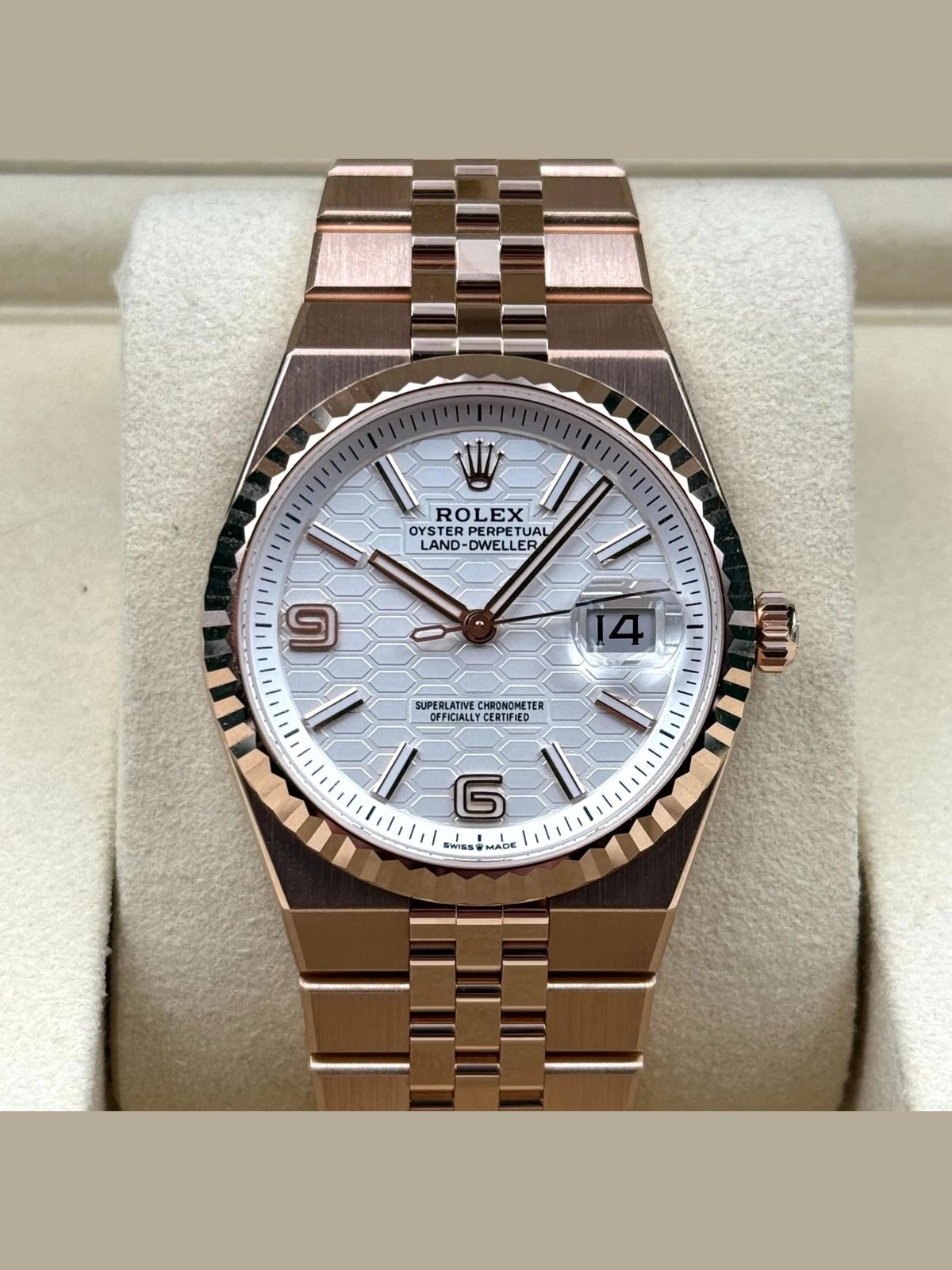 Rolex 2026 New Rolex Land-Dweller 40mm - 18K Rose Gold - Ref. 127335 - Full Set.