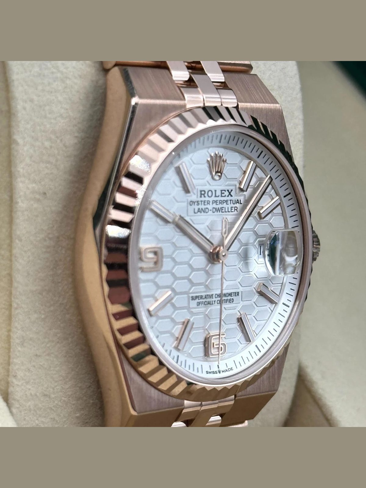 Rolex 2026 New Rolex Land-Dweller 40mm - 18K Rose Gold - Ref. 127335 - Full Set.