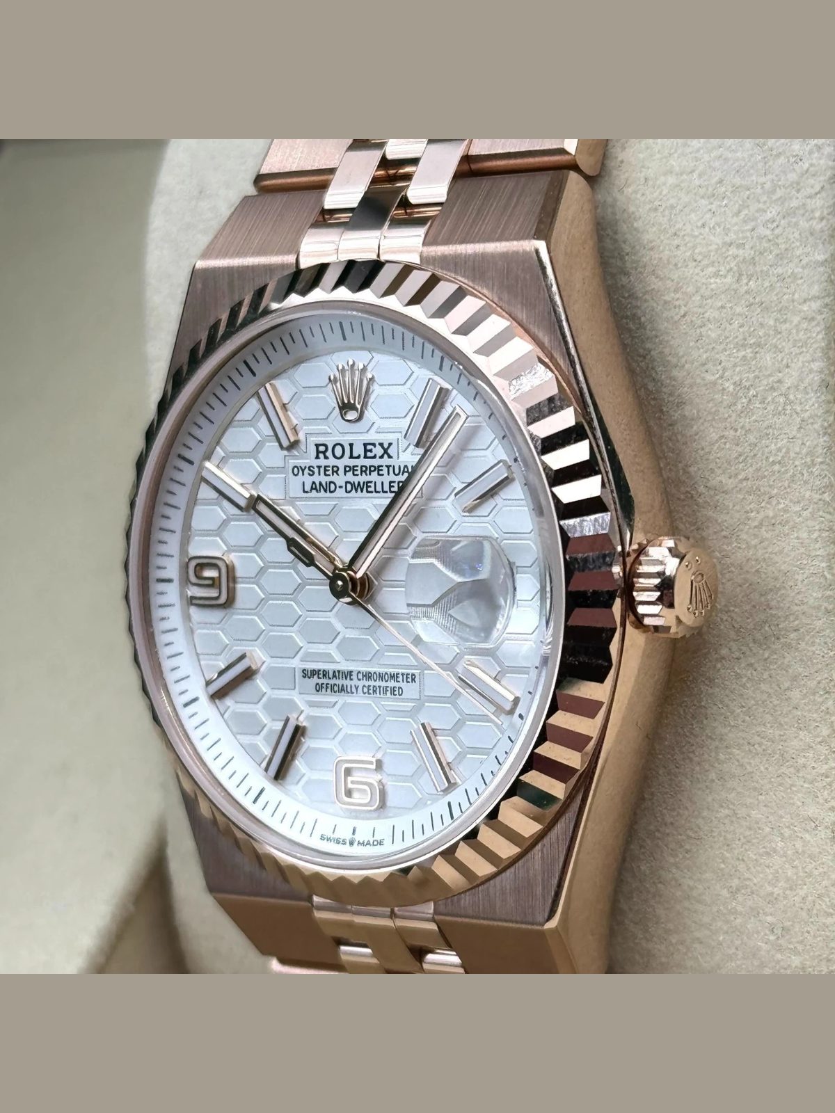 Rolex 2026 New Rolex Land-Dweller 40mm - 18K Rose Gold - Ref. 127335 - Full Set.