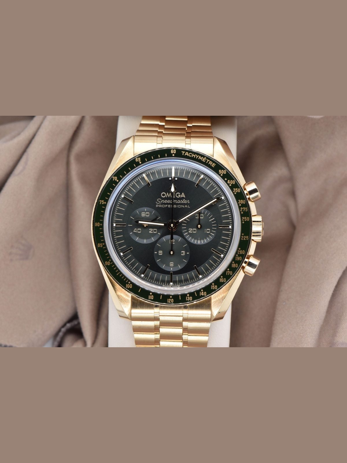 OMEGA 2023 Omega Speedmaster Moonwatch 42mm Moonshine Gold Green 310.60.42.50.10.001