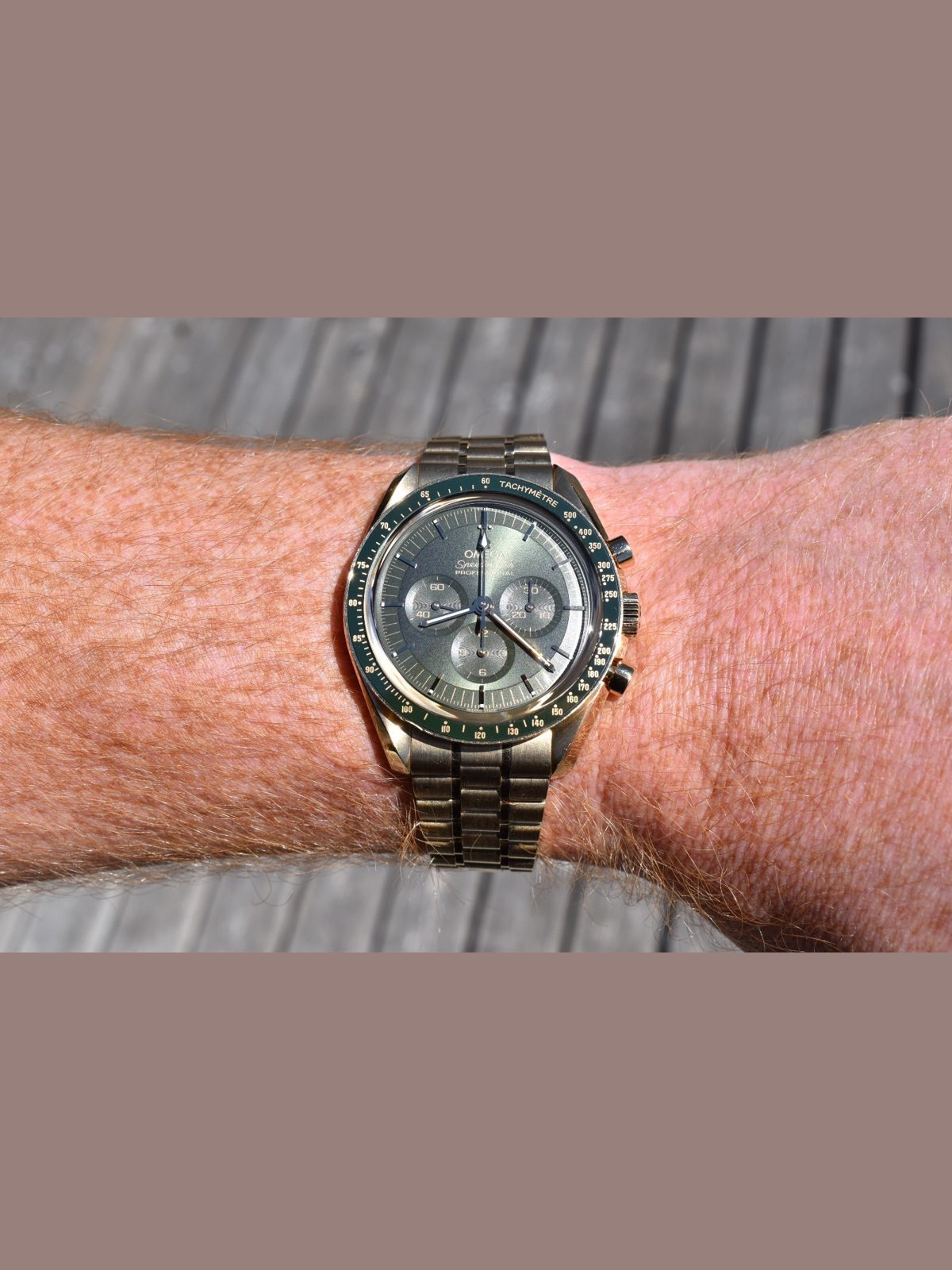 OMEGA 2023 Omega Speedmaster Moonwatch 42mm Moonshine Gold Green 310.60.42.50.10.001