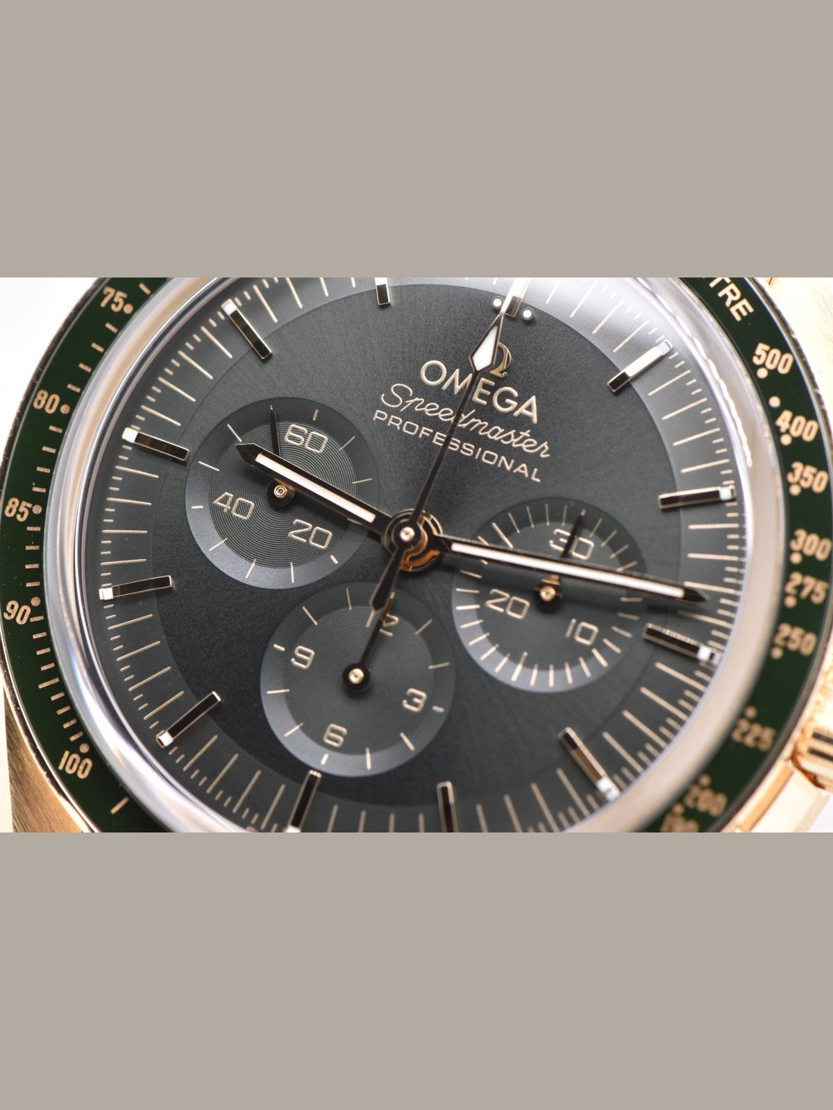 OMEGA 2023 Omega Speedmaster Moonwatch 42mm Moonshine Gold Green 310.60.42.50.10.001