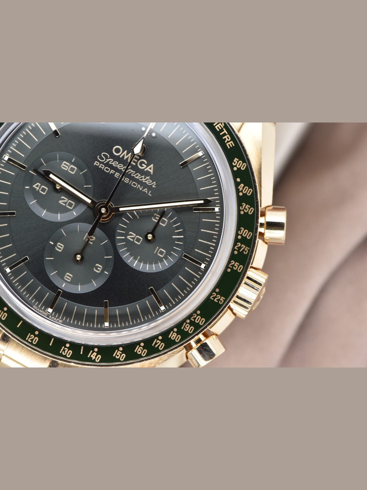 OMEGA 2023 Omega Speedmaster Moonwatch 42mm Moonshine Gold Green 310.60.42.50.10.001
