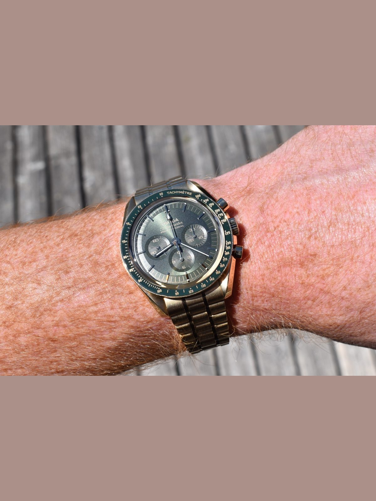 OMEGA 2023 Omega Speedmaster Moonwatch 42mm Moonshine Gold Green 310.60.42.50.10.001
