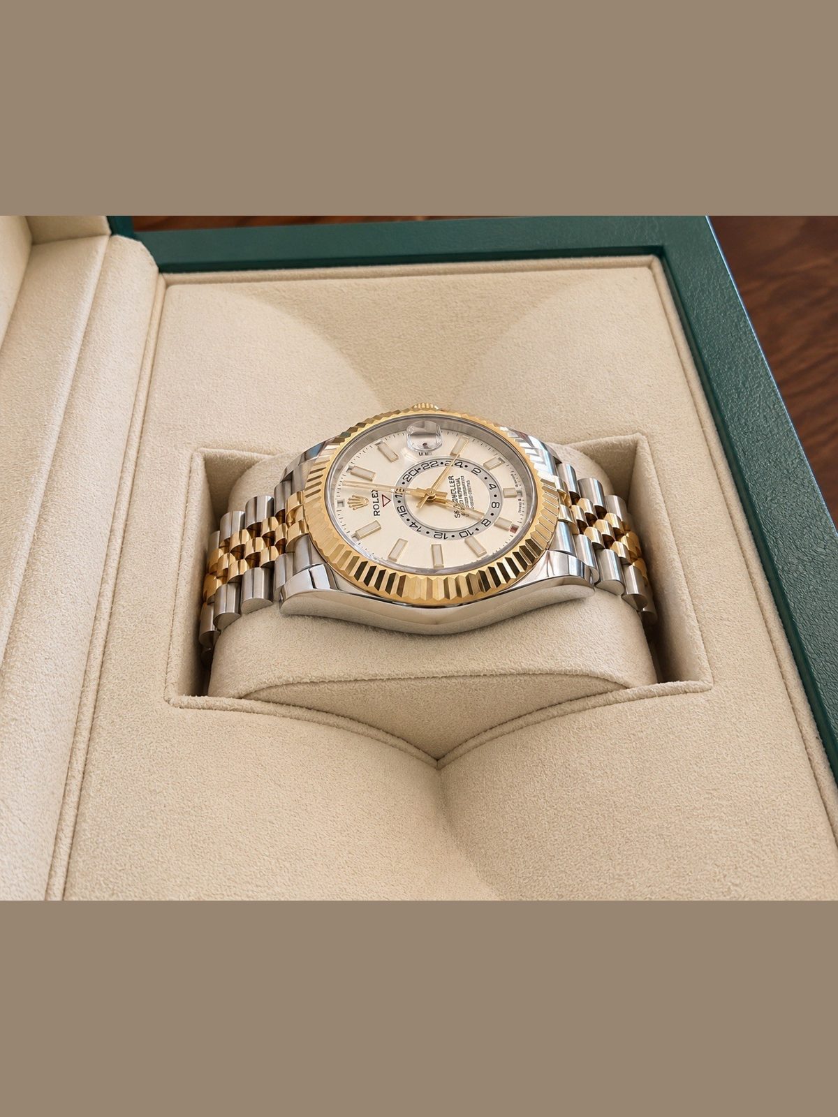 Rolex 2024 ROLEX Sky-Dweller 336933 TwoTone 42mm WHITE Dial JUBILEE Full Set w/B&P