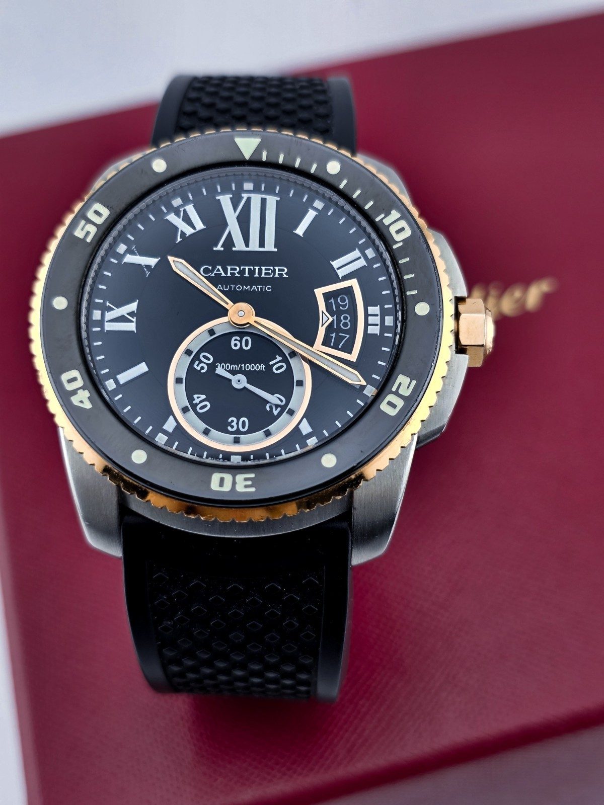 Cartier Calibre de Cartier Gold SS Auto 42mm Black Dial Rubber W7100055 Fullset