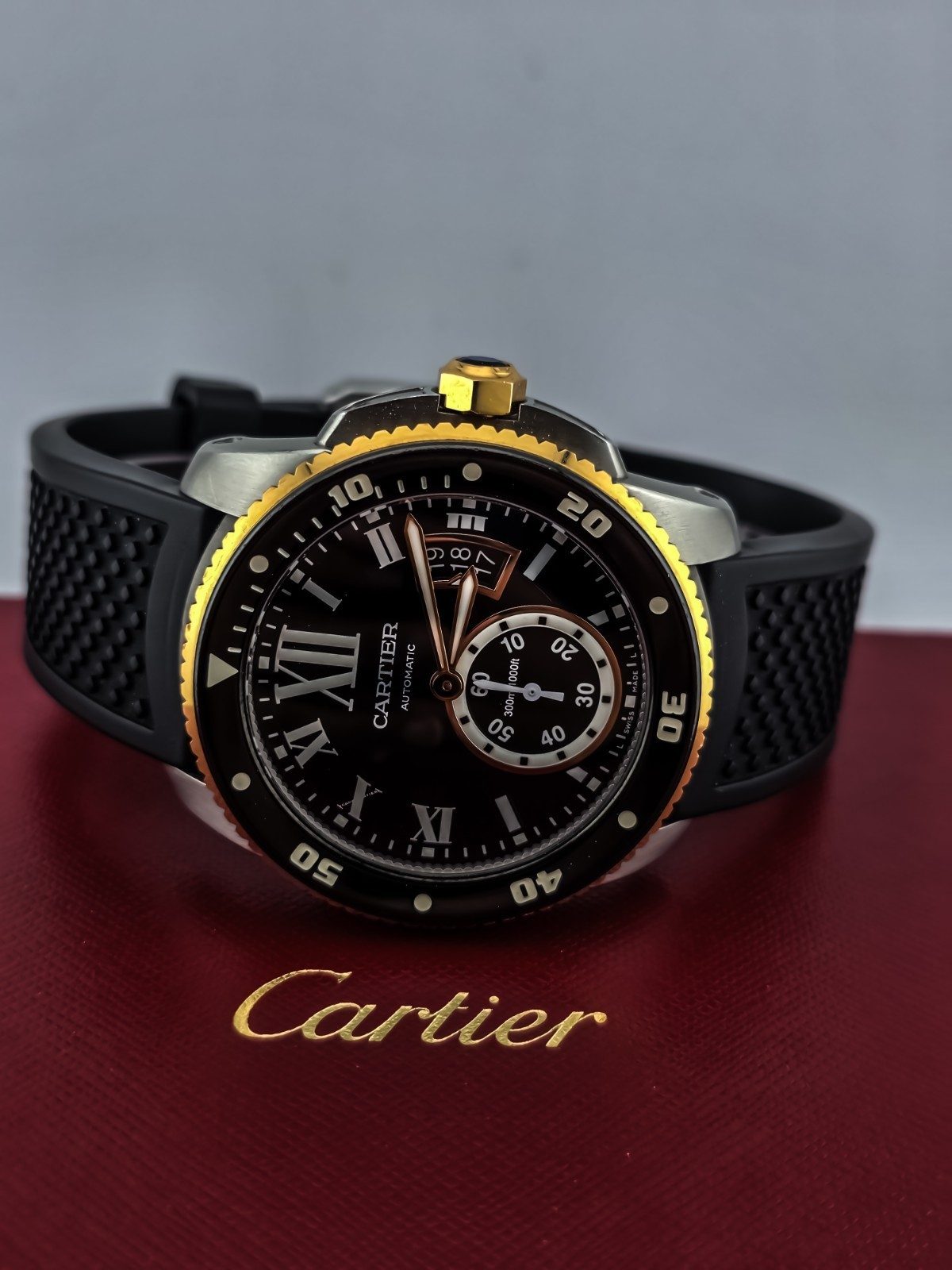 Cartier Calibre de Cartier Gold SS Auto 42mm Black Dial Rubber W7100055 Fullset