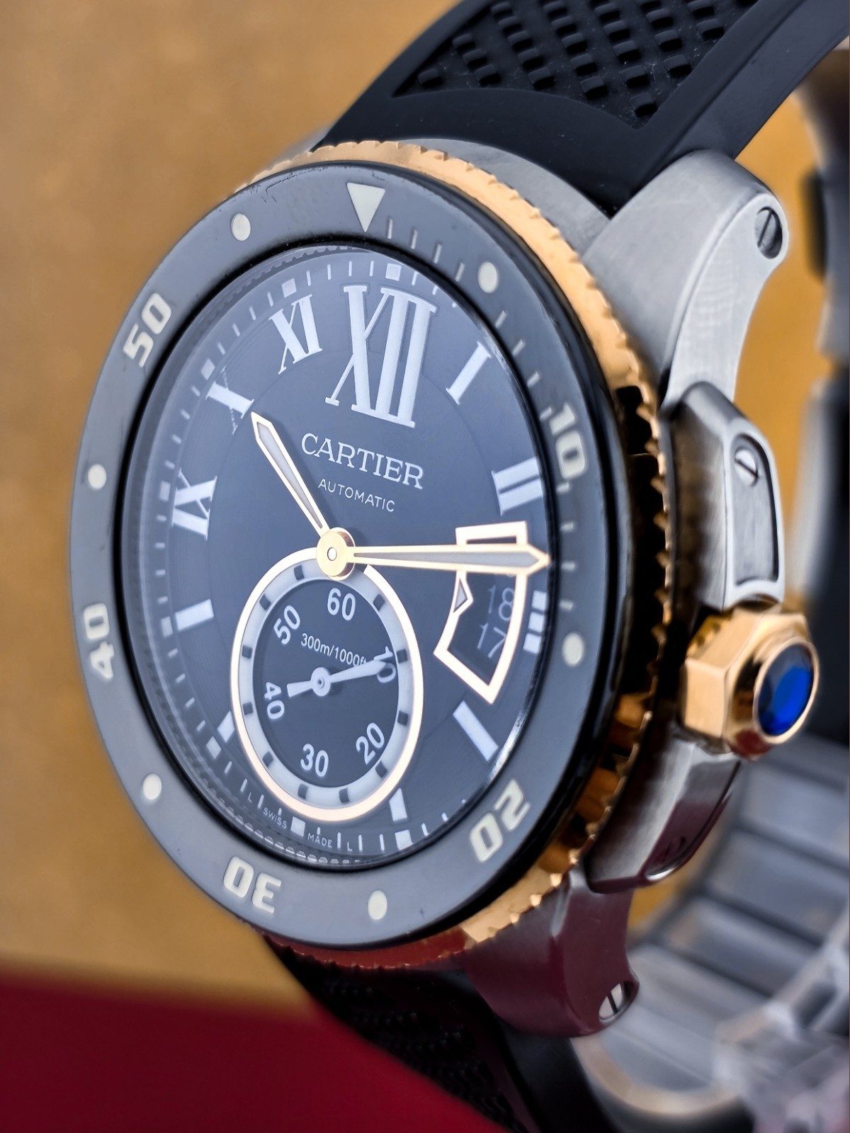 Cartier Calibre de Cartier Gold SS Auto 42mm Black Dial Rubber W7100055 Fullset