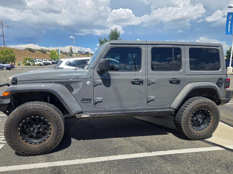 2020 Jeep Wrangler Unlimited Sahara Altitude 4x4