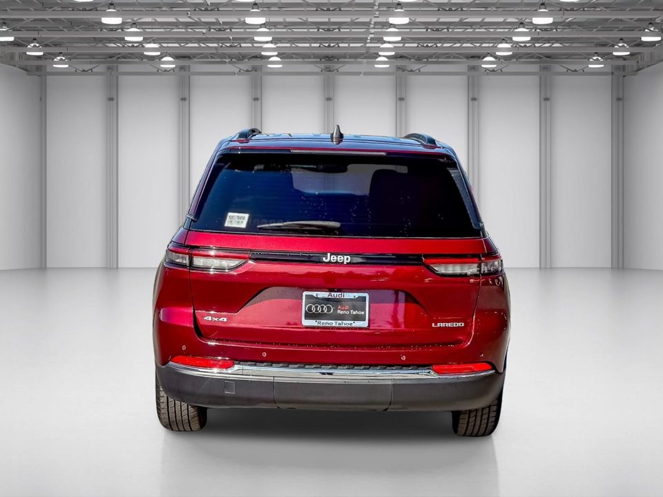 2024 Jeep Grand Cherokee Laredo X 4x4