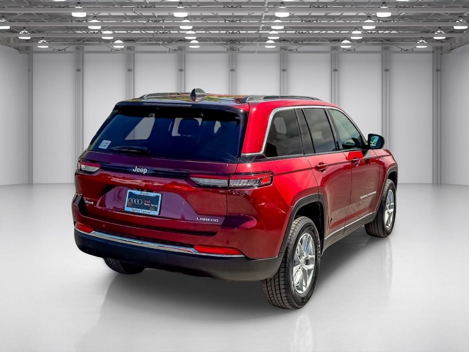 2024 Jeep Grand Cherokee Laredo X 4x4
