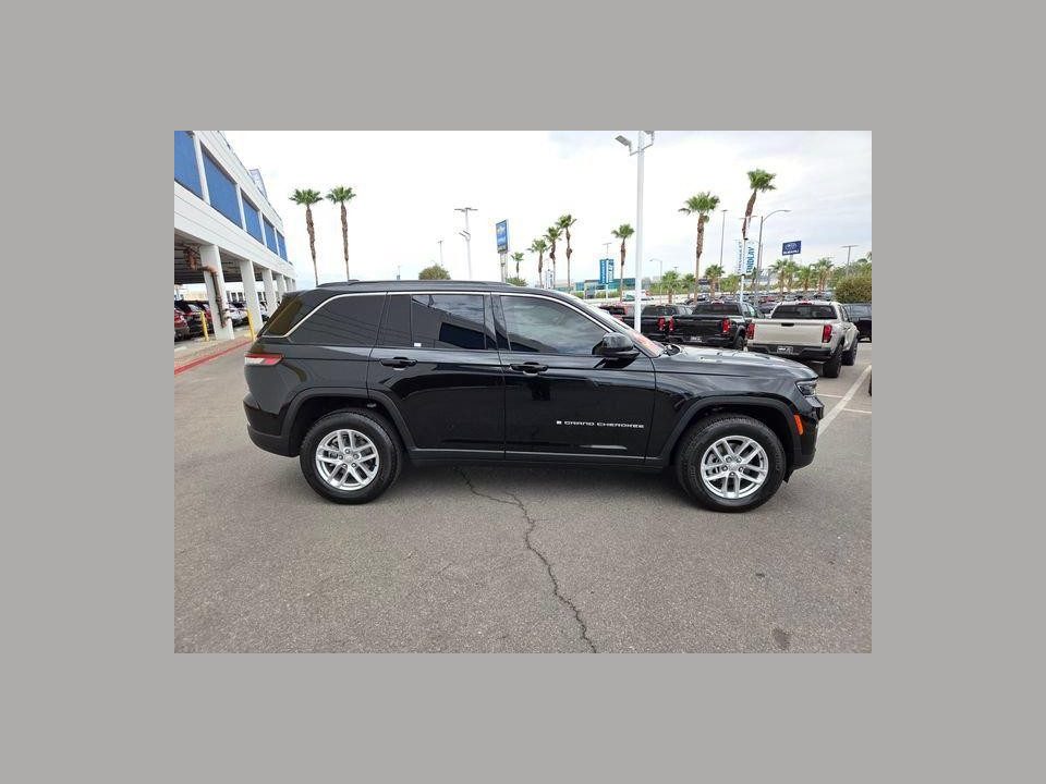 2025 Jeep Grand Cherokee Laredo X 4x4