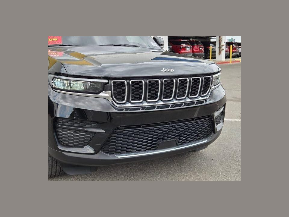 2025 Jeep Grand Cherokee Laredo X 4x4