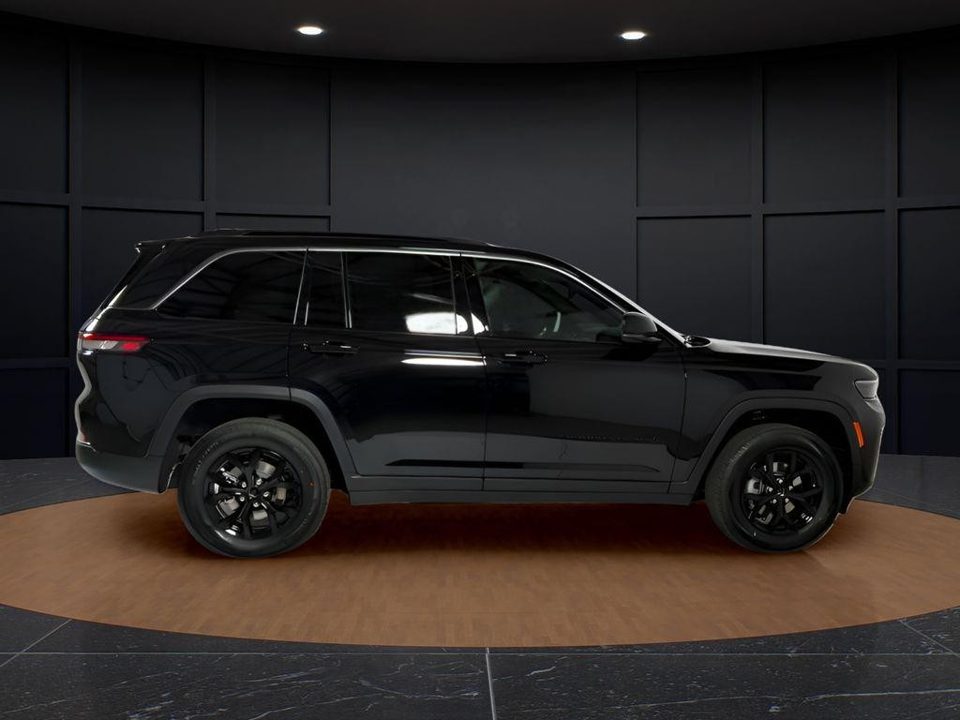 2026 Jeep Grand Cherokee Altitude 4x4