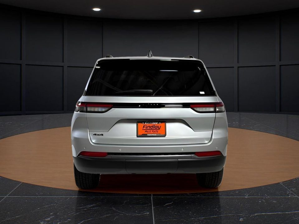 2026 Jeep Grand Cherokee Altitude 4x4