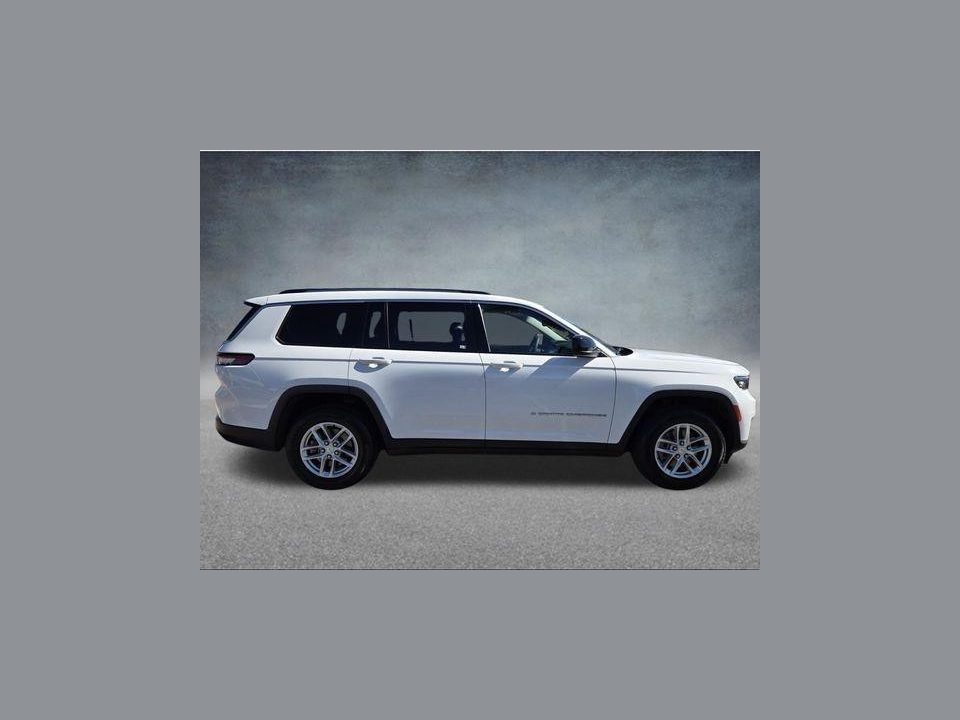 2023 Jeep Grand Cherokee L Laredo 4x4