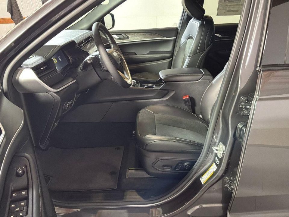 2026 Jeep Grand Cherokee L Altitude 4x4