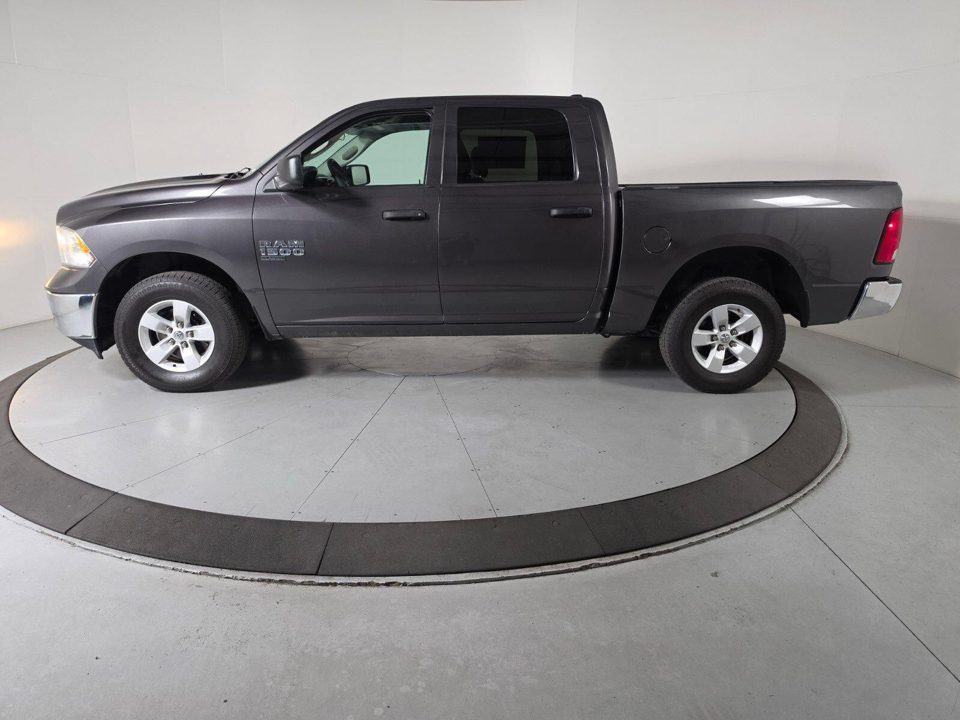 2022 RAM 1500 Classic SLT Crew Cab 4x4 57" Box