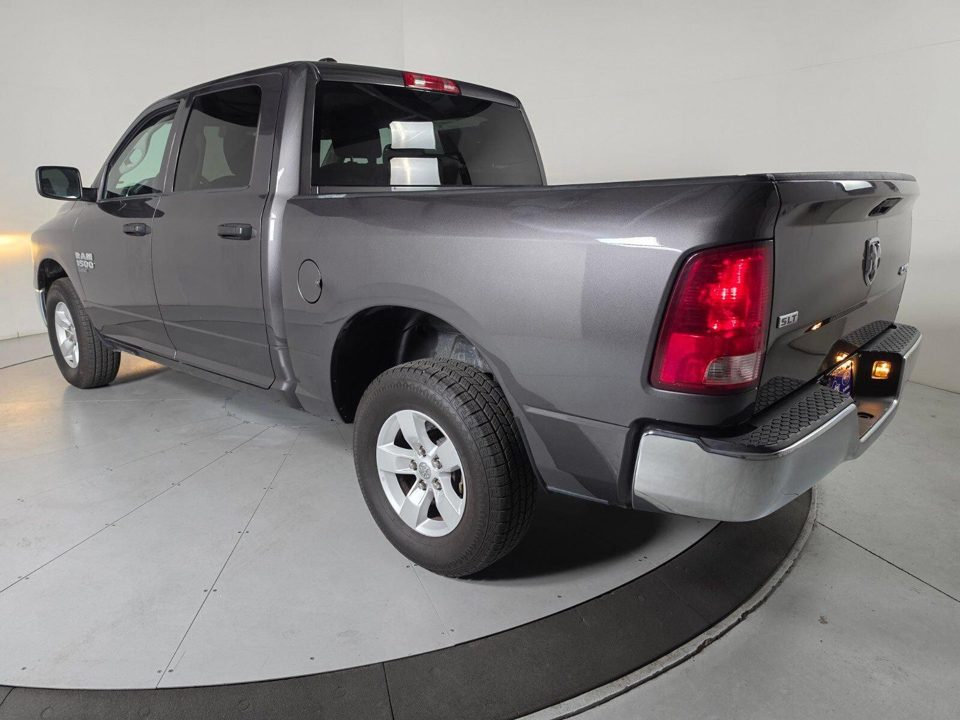 2022 RAM 1500 Classic SLT Crew Cab 4x4 57" Box