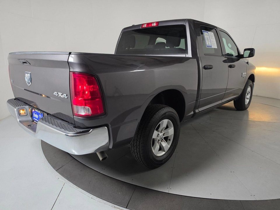 2022 RAM 1500 Classic SLT Crew Cab 4x4 57" Box