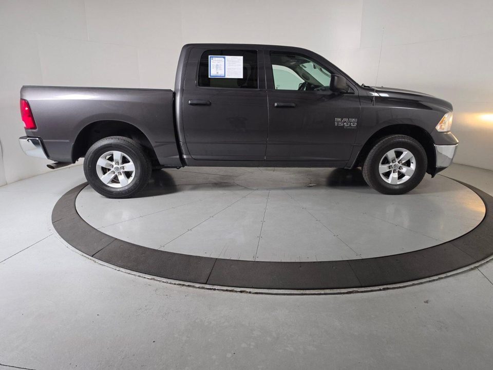 2022 RAM 1500 Classic SLT Crew Cab 4x4 57" Box