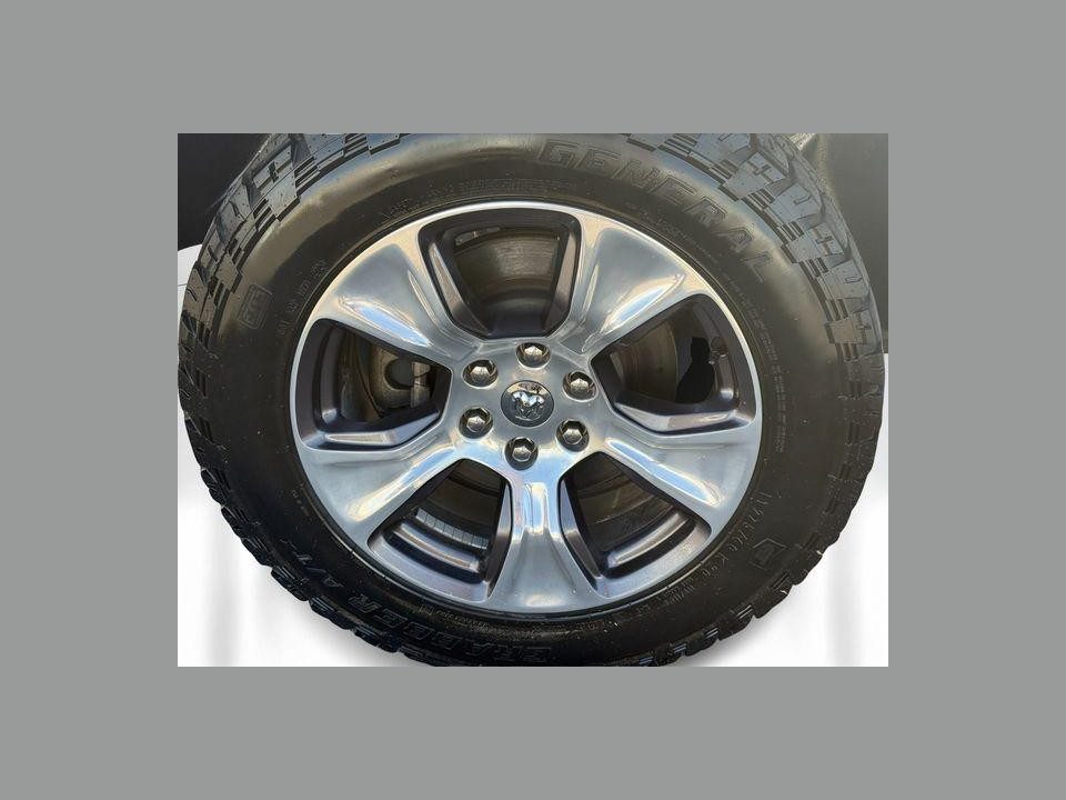 2019 RAM 1500 Laramie Crew Cab 4x4 64" Box