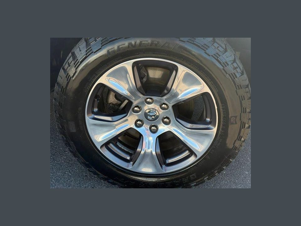 2019 RAM 1500 Laramie Crew Cab 4x4 64" Box