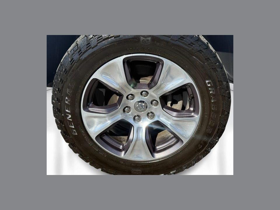 2019 RAM 1500 Laramie Crew Cab 4x4 64" Box