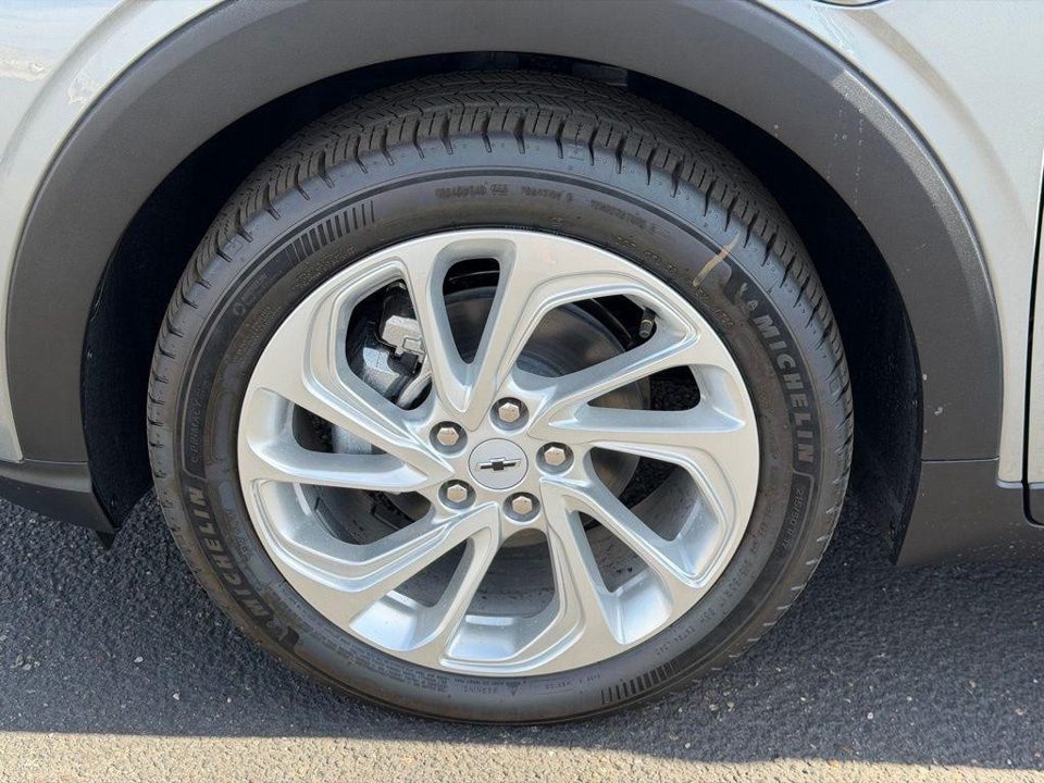 2027 Chevrolet Bolt LT FWD