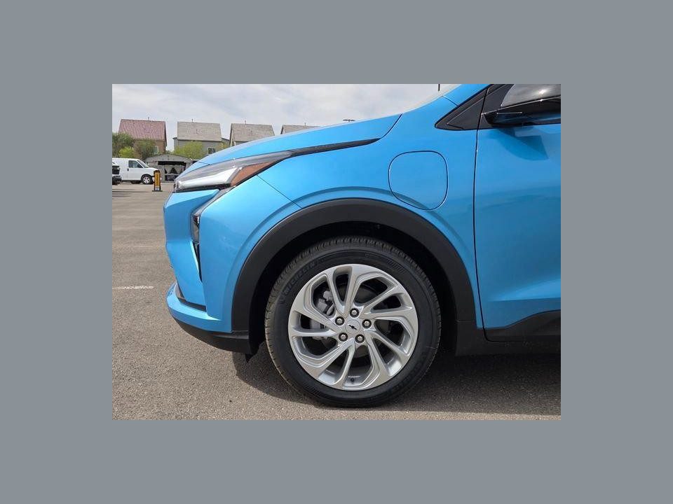 2027 Chevrolet Bolt LT FWD