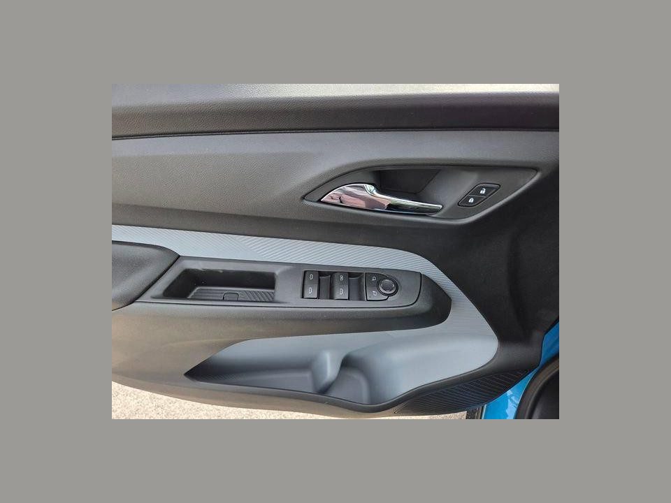 2027 Chevrolet Bolt LT FWD