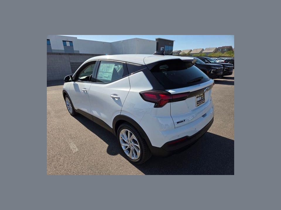 2027 Chevrolet Bolt LT FWD