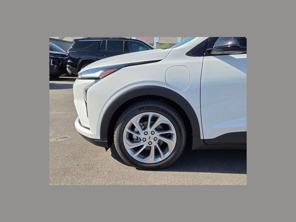 2027 Chevrolet Bolt LT FWD