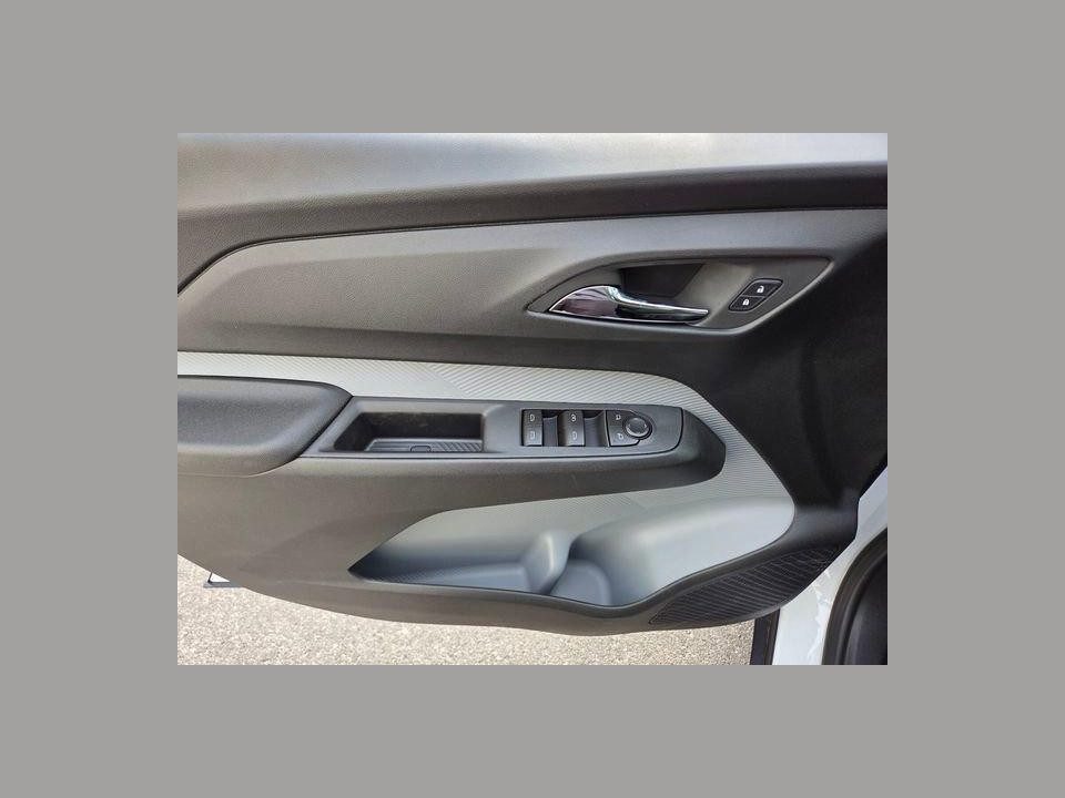 2027 Chevrolet Bolt LT FWD