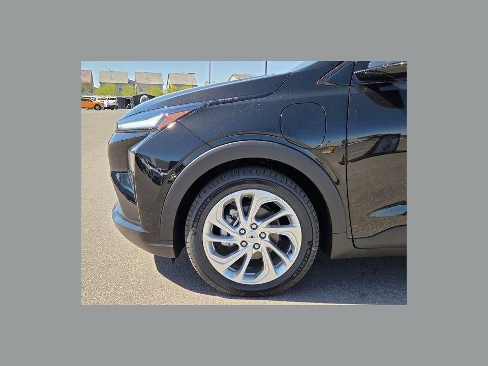 2027 Chevrolet Bolt LT FWD