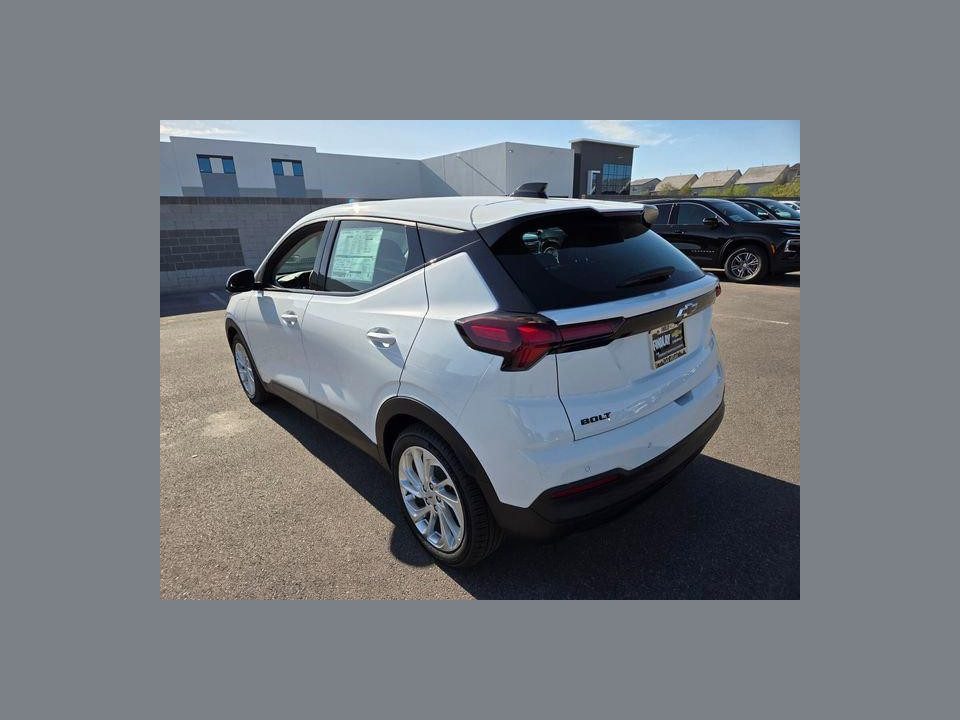 2027 Chevrolet Bolt LT FWD