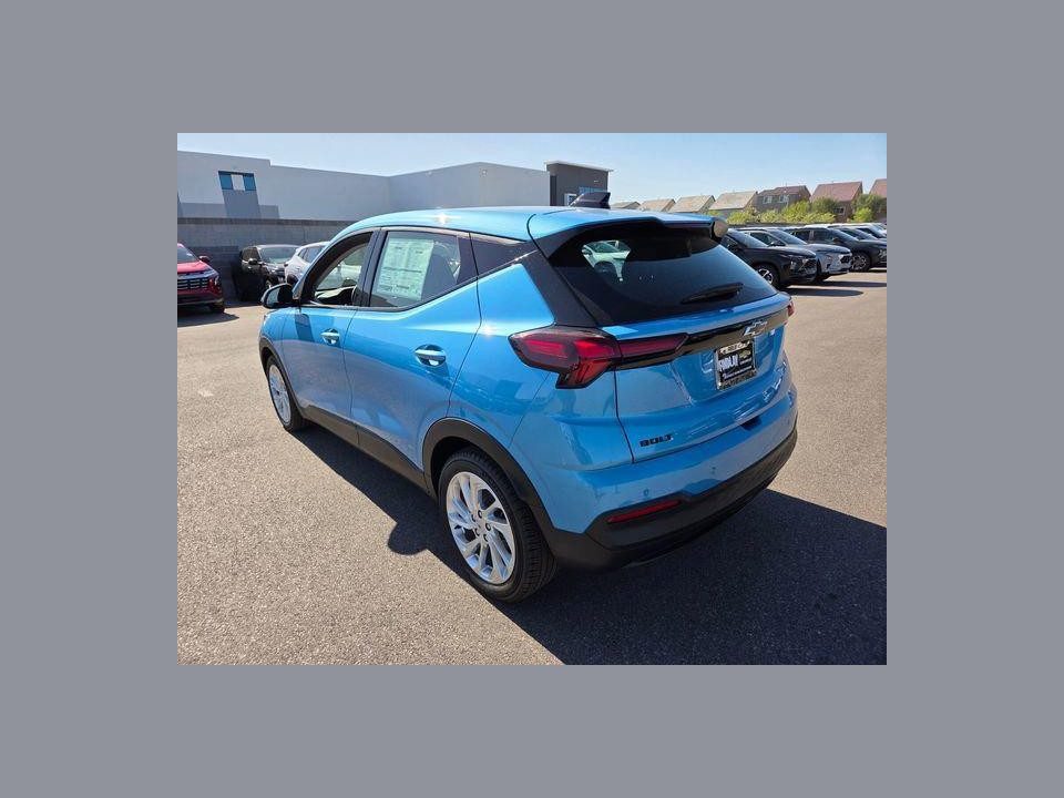 2027 Chevrolet Bolt LT FWD