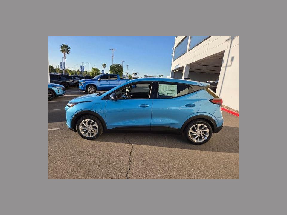 2027 Chevrolet Bolt LT FWD