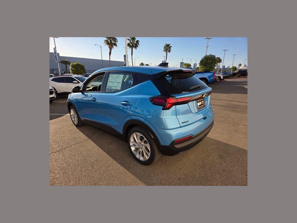 2027 Chevrolet Bolt LT FWD
