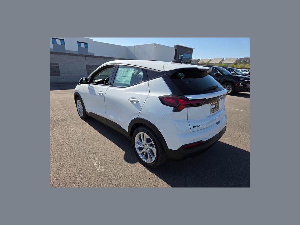 2027 Chevrolet Bolt LT FWD
