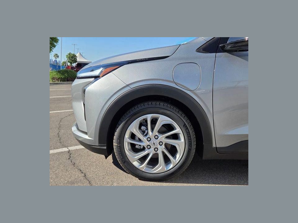 2027 Chevrolet Bolt LT FWD