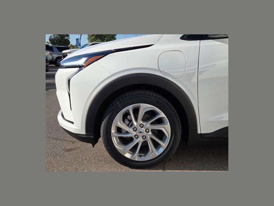 2027 Chevrolet Bolt LT FWD