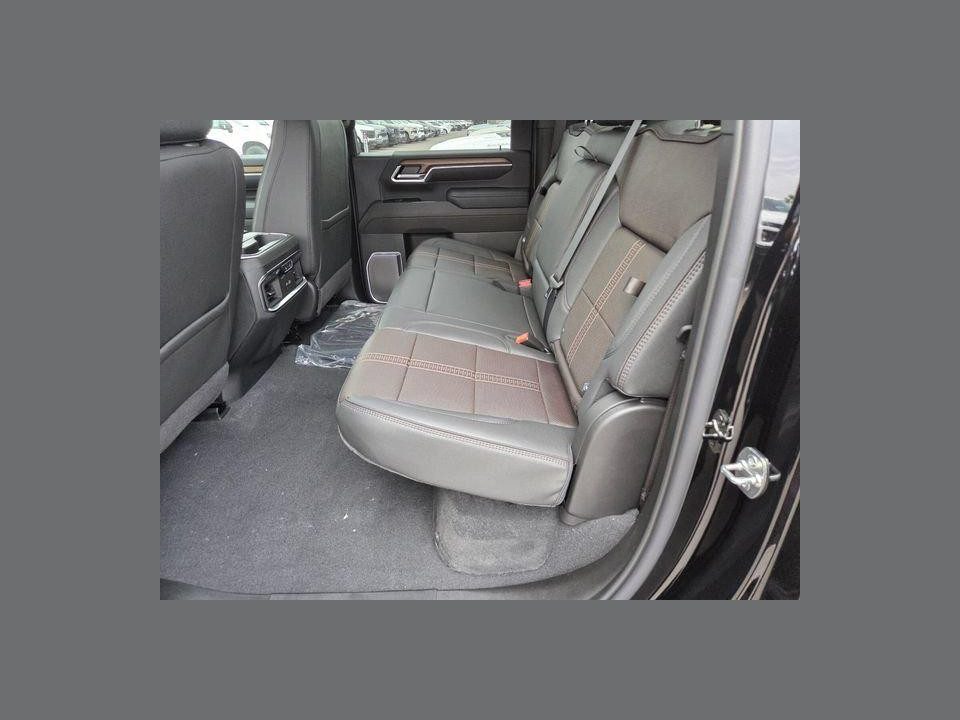 2026 Chevrolet Silverado 3500 HD Crew Cab, Long Bed, High Country Dual Rear Wheel, RWD