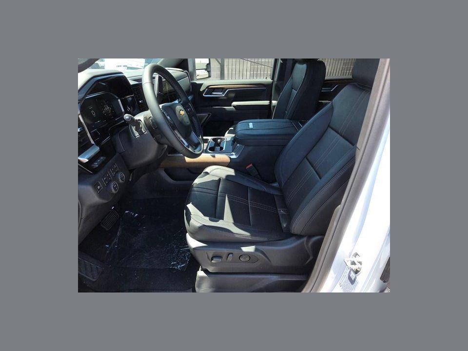 2026 Chevrolet Silverado 3500 HD Crew Cab, Long Bed, High Country Dual Rear Wheel, RWD
