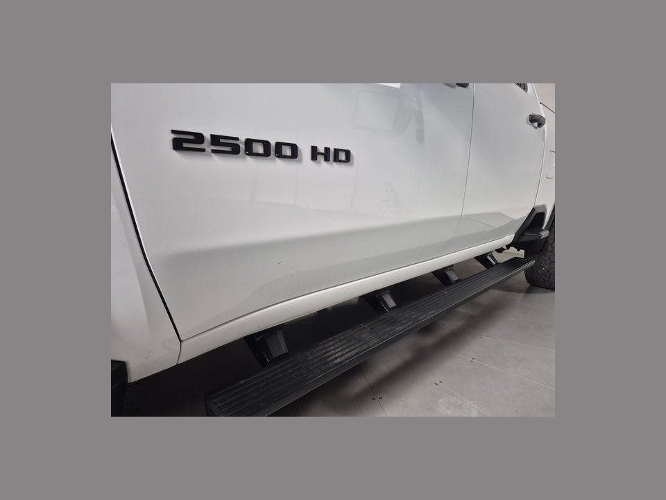 2022 Chevrolet Silverado 2500HD 4WD Crew Cab Standard Bed Custom