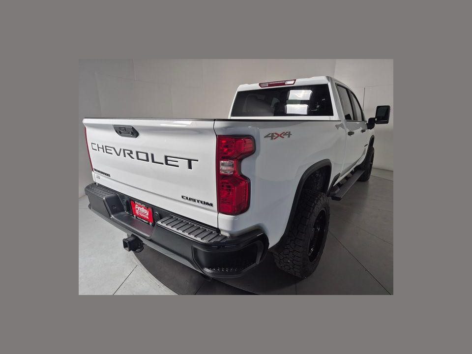 2022 Chevrolet Silverado 2500HD 4WD Crew Cab Standard Bed Custom