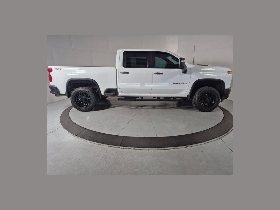 2022 Chevrolet Silverado 2500HD 4WD Crew Cab Standard Bed Custom