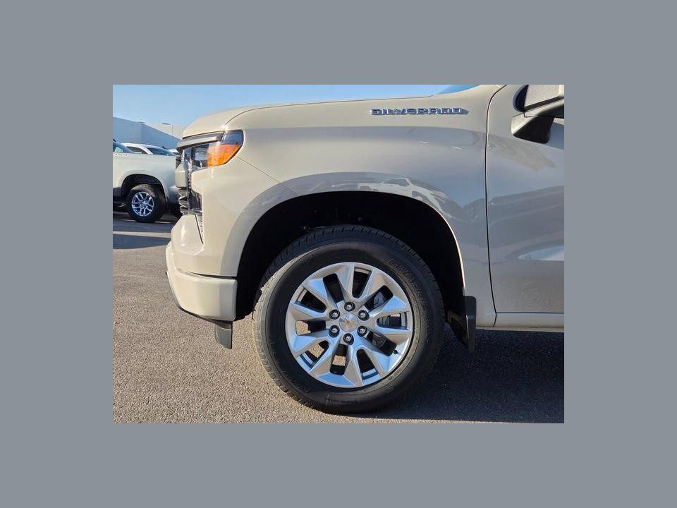 2026 Chevrolet Silverado 1500 4WD Crew Cab Short Bed Custom